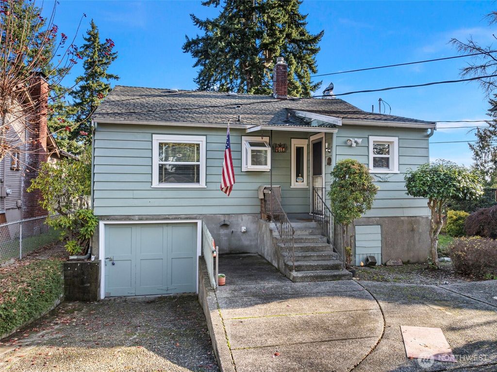Photo of 410 S Charleston Avenue, Bremerton, WA 98312 (MLS # 2458560)