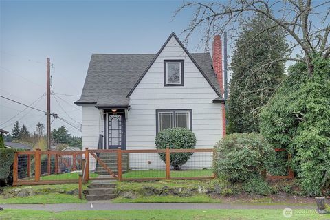 Photo of 4415 SW Juneau Street, Seattle, WA 98136 (MLS # 2460622)