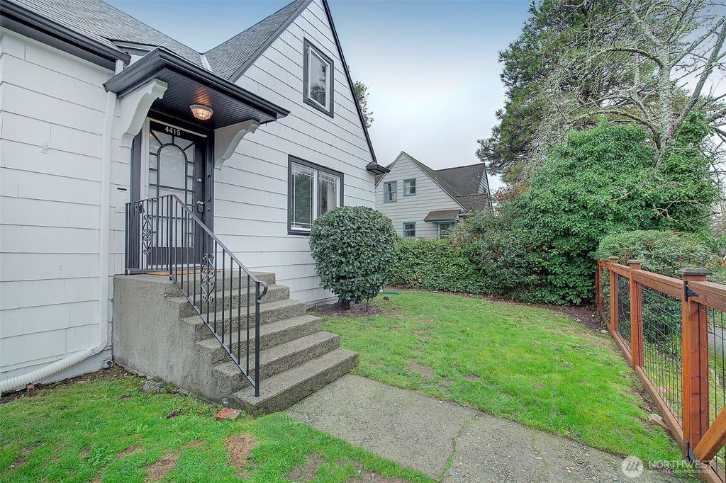 Photo of 4415 SW Juneau Street, Seattle, WA 98136 (MLS # 2460622)