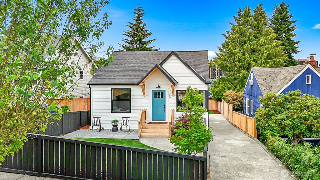 Photo of 4725 37th Avenue SW, Seattle, WA 98126 (MLS # 2405106)