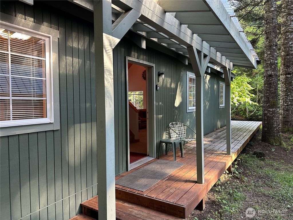 Photo of 52225 SE 496th Place, Greenwater, WA 98022 (MLS # 2525404)