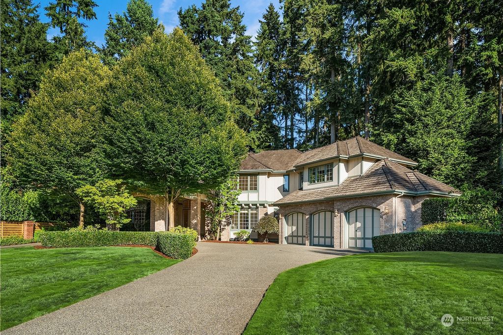 Photo of 5704 125th Lane NE, Kirkland, WA 98033 (MLS # 2128290)