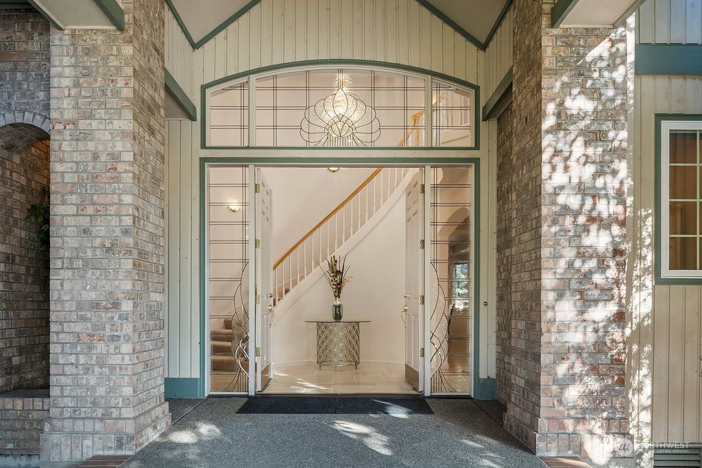 Photo of 5704 125th Lane NE, Kirkland, WA 98033 (MLS # 2128290)