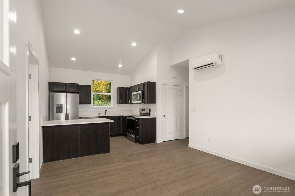 Photo of 1240 SW 124th Street #10C, Burien, WA 98146 (MLS # 2394851)