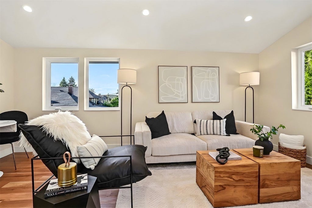 Photo of 2412 Queen Ann Avenue N, Seattle, WA 98109 (MLS # 2597287)
