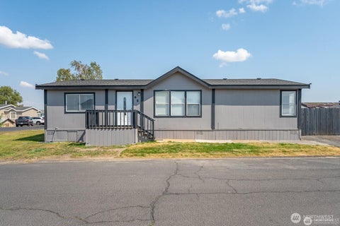 Photo of 4000 NE Longview Street #65, Moses Lake, WA 98837 (MLS # 2578137)