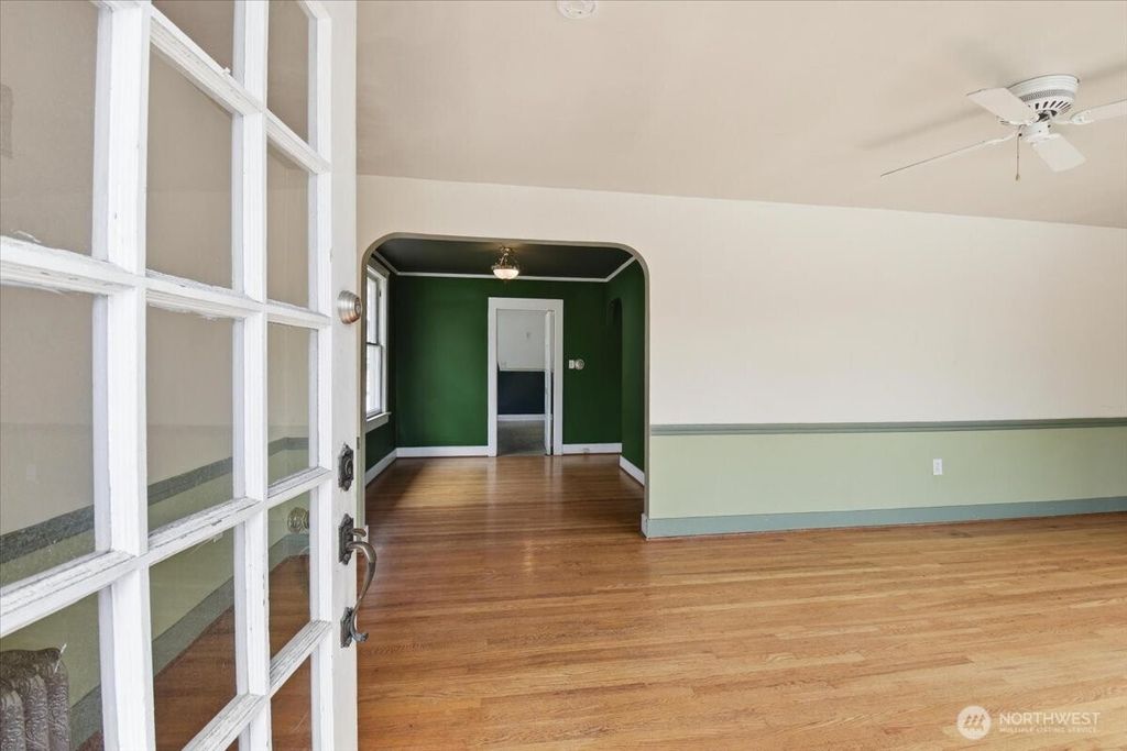 Photo of 308 NE 50th Street, Seattle, WA 98105 (MLS # 2512120)