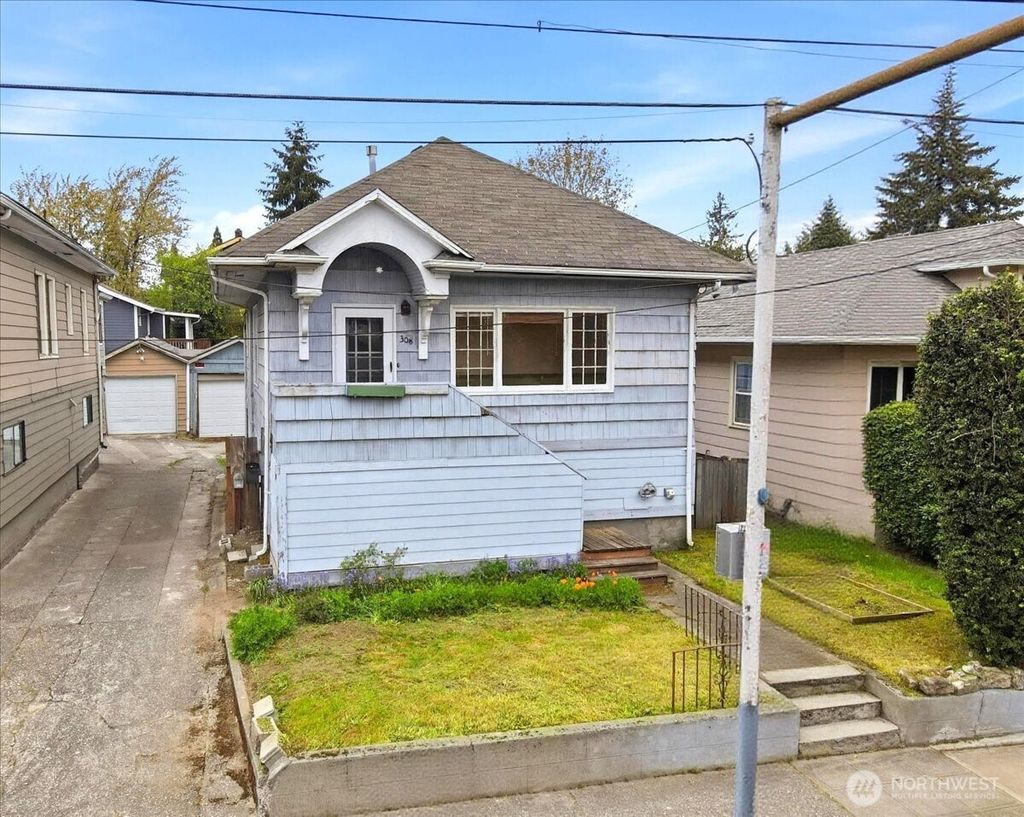 Photo of 308 NE 50th Street, Seattle, WA 98105 (MLS # 2512120)