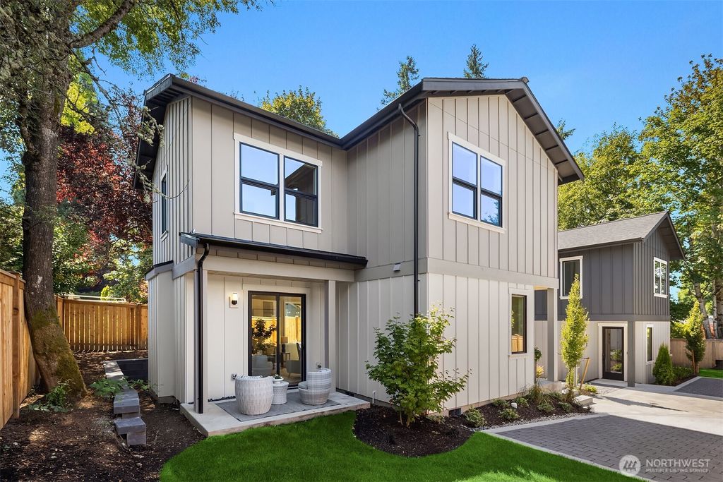 Photo of 817 18th Avenue W, Kirkland, WA 98033 (MLS # 2454853)