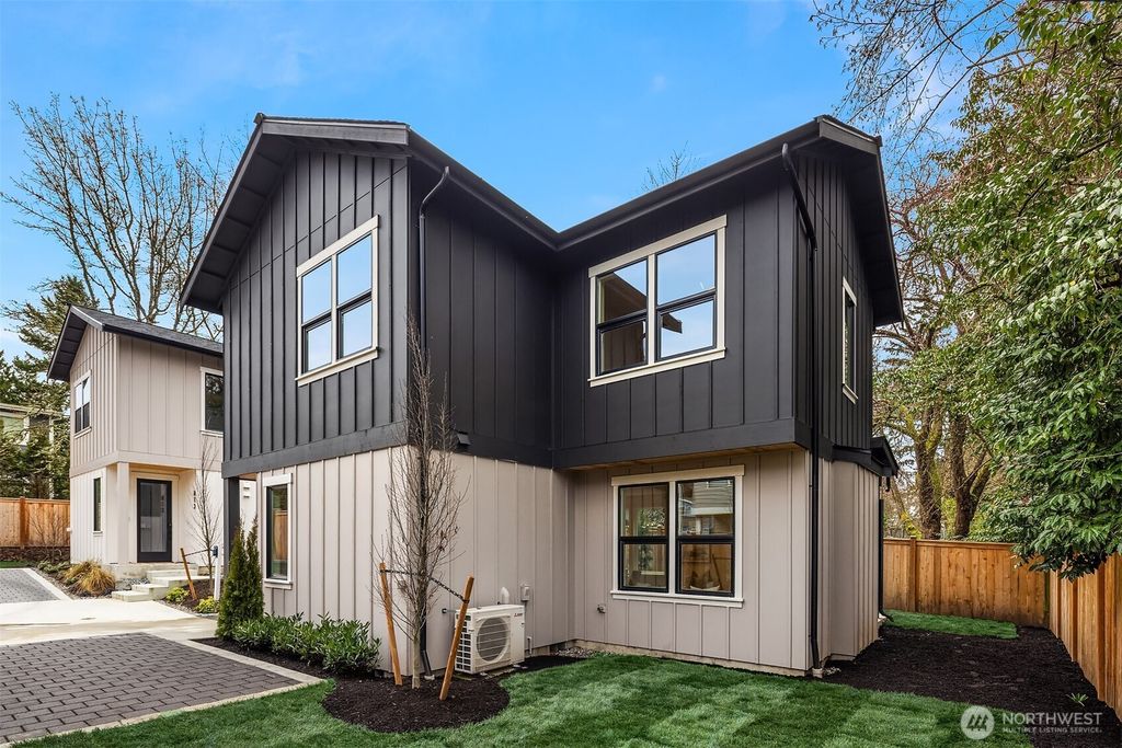 Photo of 817 18th Avenue W, Kirkland, WA 98033 (MLS # 2454853)