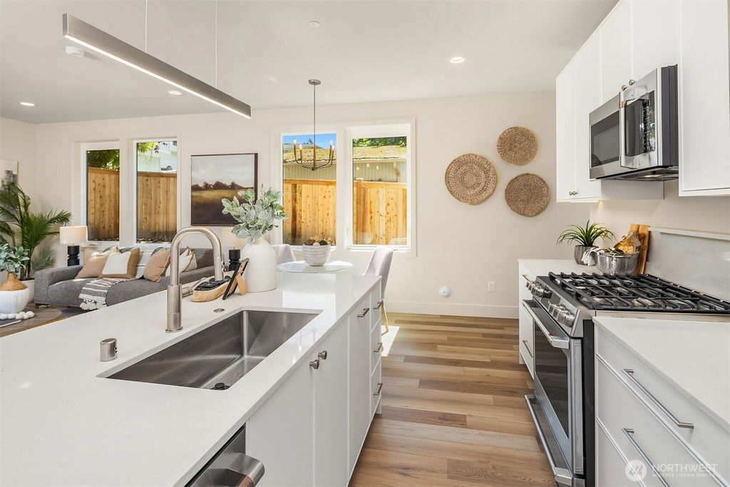 Photo of 817 18th Avenue W, Kirkland, WA 98033 (MLS # 2454853)