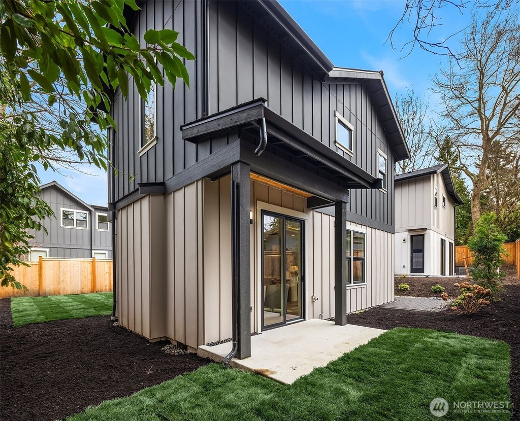 Photo of 817 18th Avenue W, Kirkland, WA 98033 (MLS # 2454853)