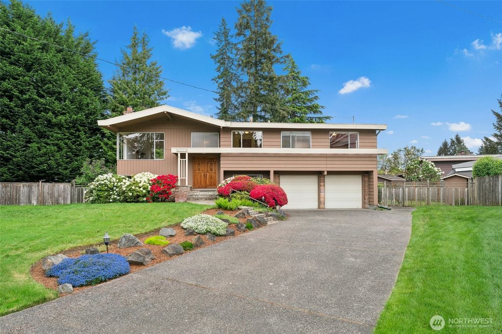 Photo of 14511 NE 2nd Place, Bellevue, WA 98007 (MLS # 2505715)