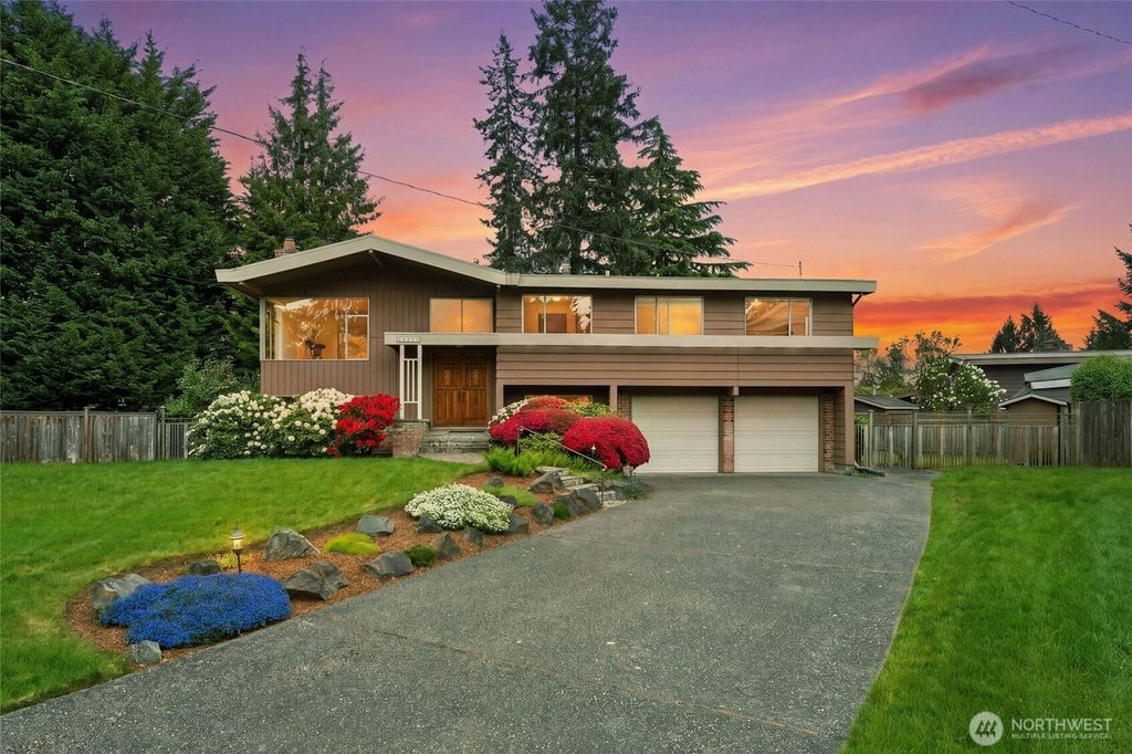 Photo of 14511 NE 2nd Place, Bellevue, WA 98007 (MLS # 2505715)