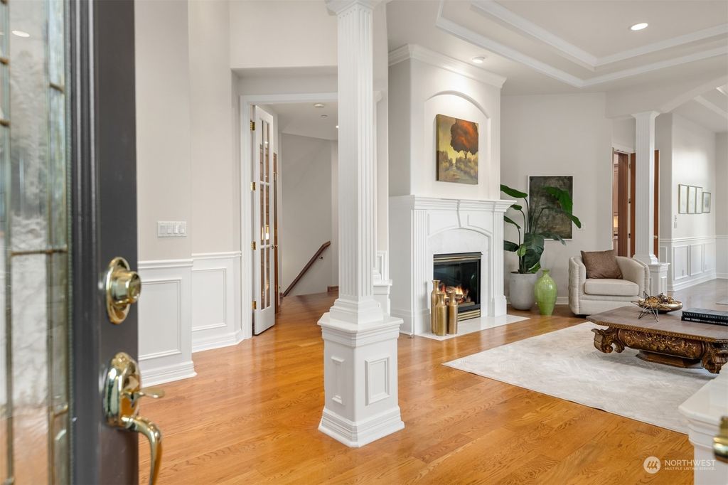 Photo of 805 100th Avenue SE, Bellevue, WA 98004 (MLS # 2001909)