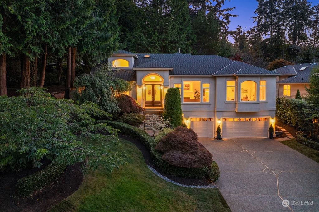 Photo of 805 100th Avenue SE, Bellevue, WA 98004 (MLS # 2001909)