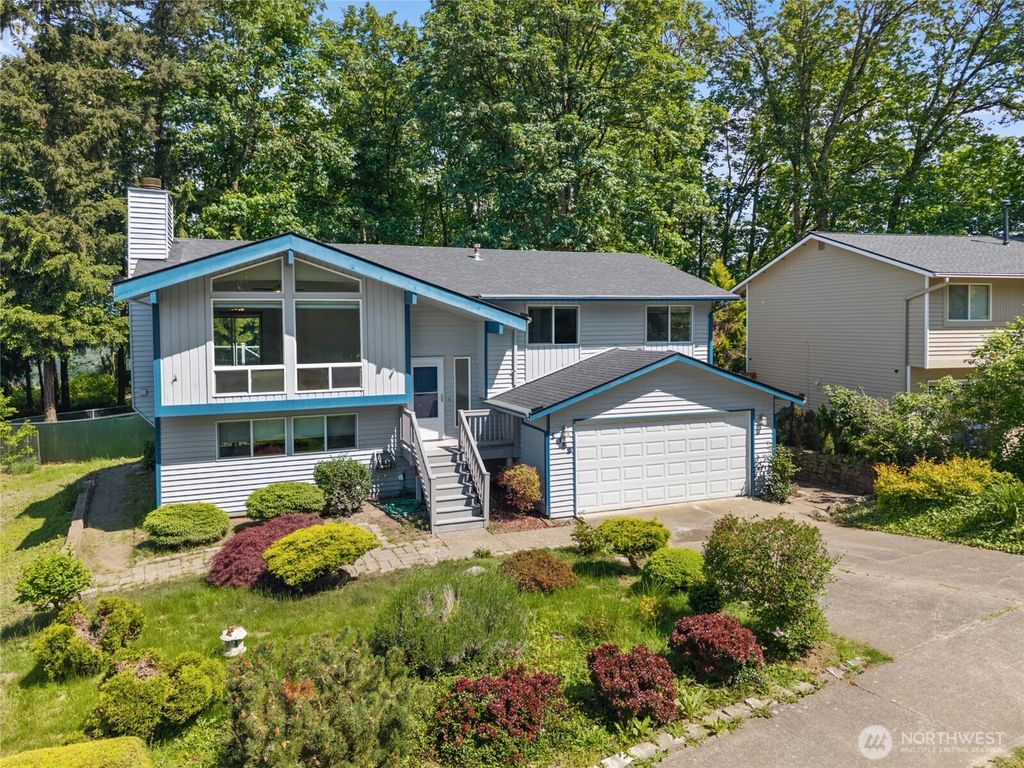 Photo of 1632 Pierce Avenue SE, Renton, WA 98058 (MLS # 2527557)