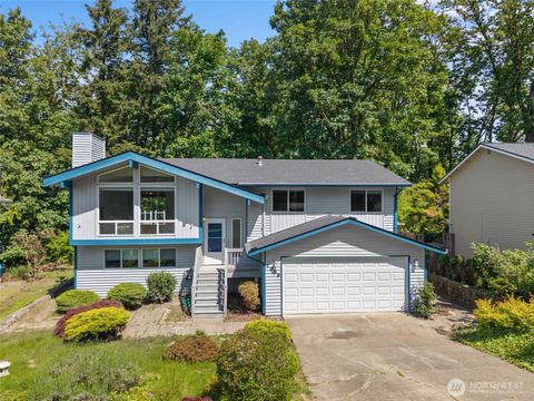 Photo of 1632 Pierce Avenue SE, Renton, WA 98058 (MLS # 2527557)