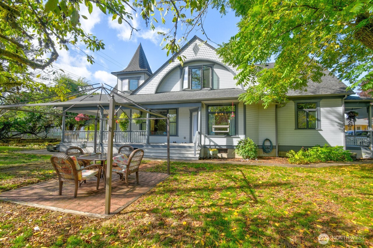 218 E Young Street