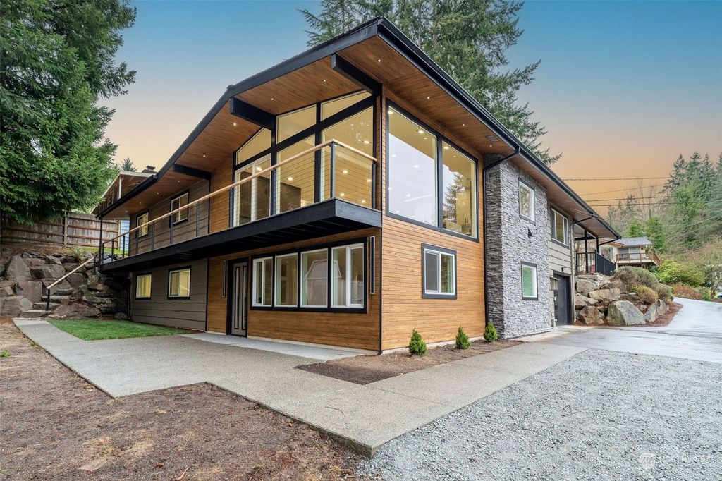 Photo of 7016 NE 155th Place, Kenmore, WA 98028 (MLS # 2205305)