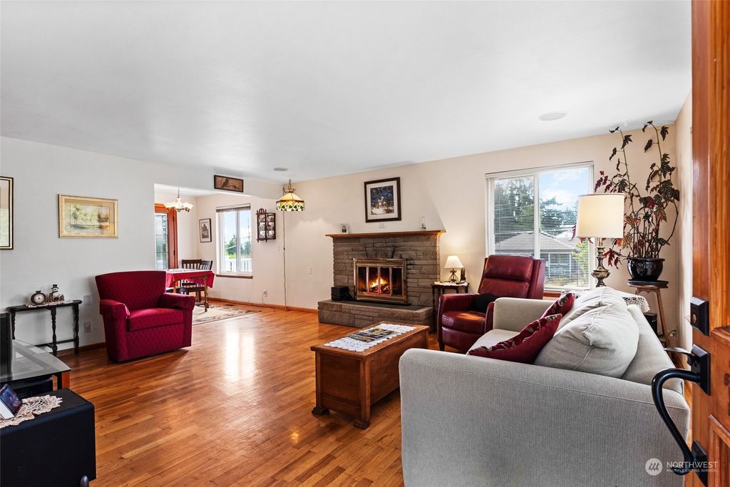 Photo of 2006 NE 120th St, Seattle, WA 98125 (MLS # 2268348)