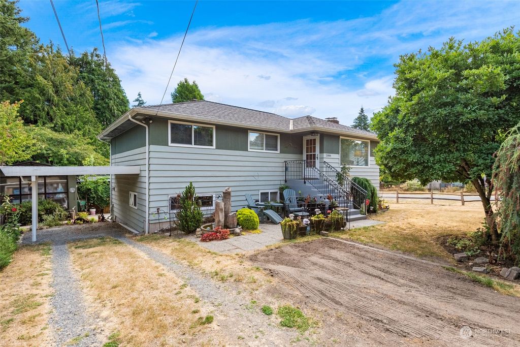 Photo of 2006 NE 120th St, Seattle, WA 98125 (MLS # 2268348)