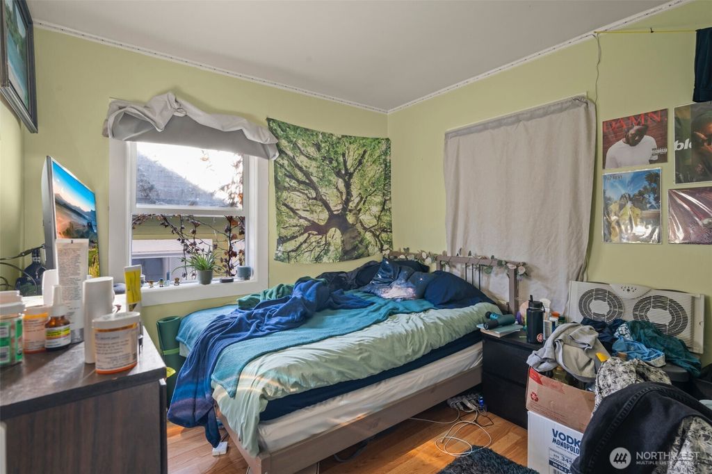 Photo of 341 NE 51st Street, Seattle, WA 98105 (MLS # 2472115)