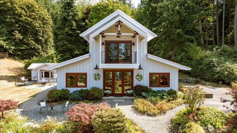 8015 Cultus Bay Road