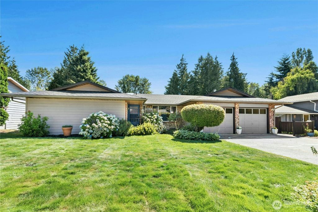 Photo of 9215 10TH Avenue SE, Everett, WA 98208 (MLS # 2419925)