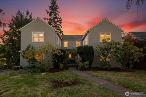 Photo of 706 16th Street #A&B, Bellingham, WA 98225 (MLS # 2438101)