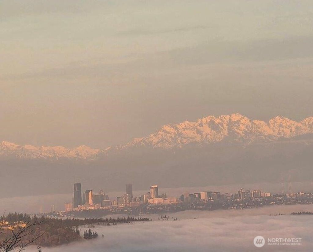 Photo of 1511 25th Avenue NE, Issaquah, WA 98029 (MLS # 2483948)