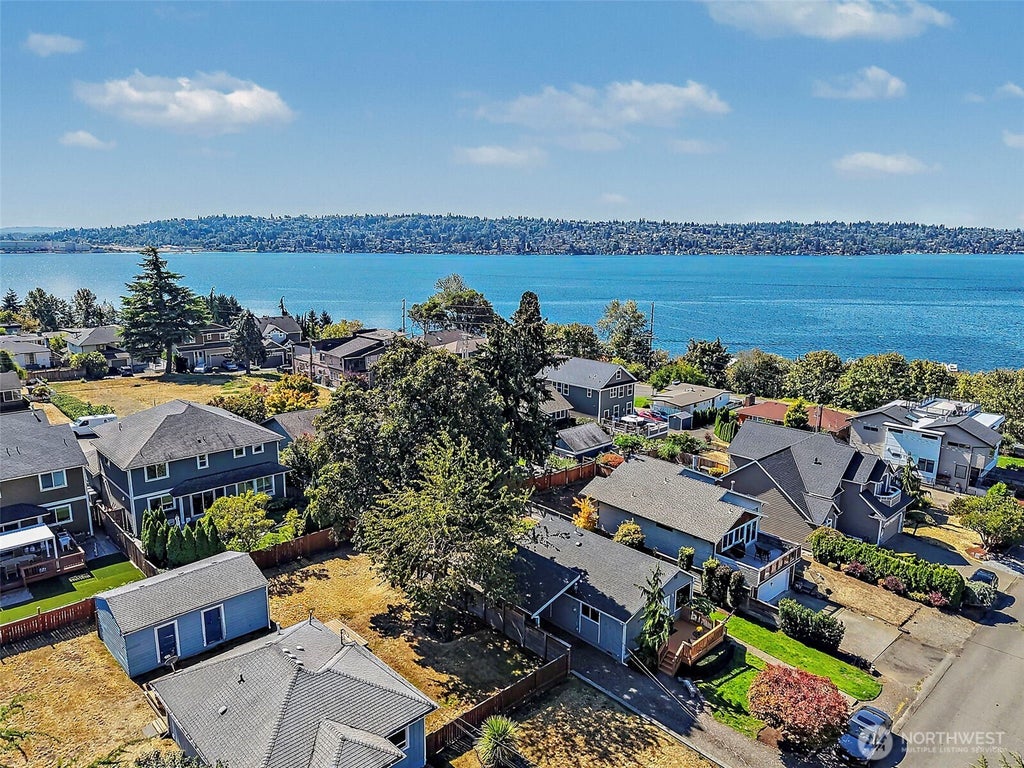 Photo of 805 N 31st Street, Renton, WA 98056 (MLS # 2565742)