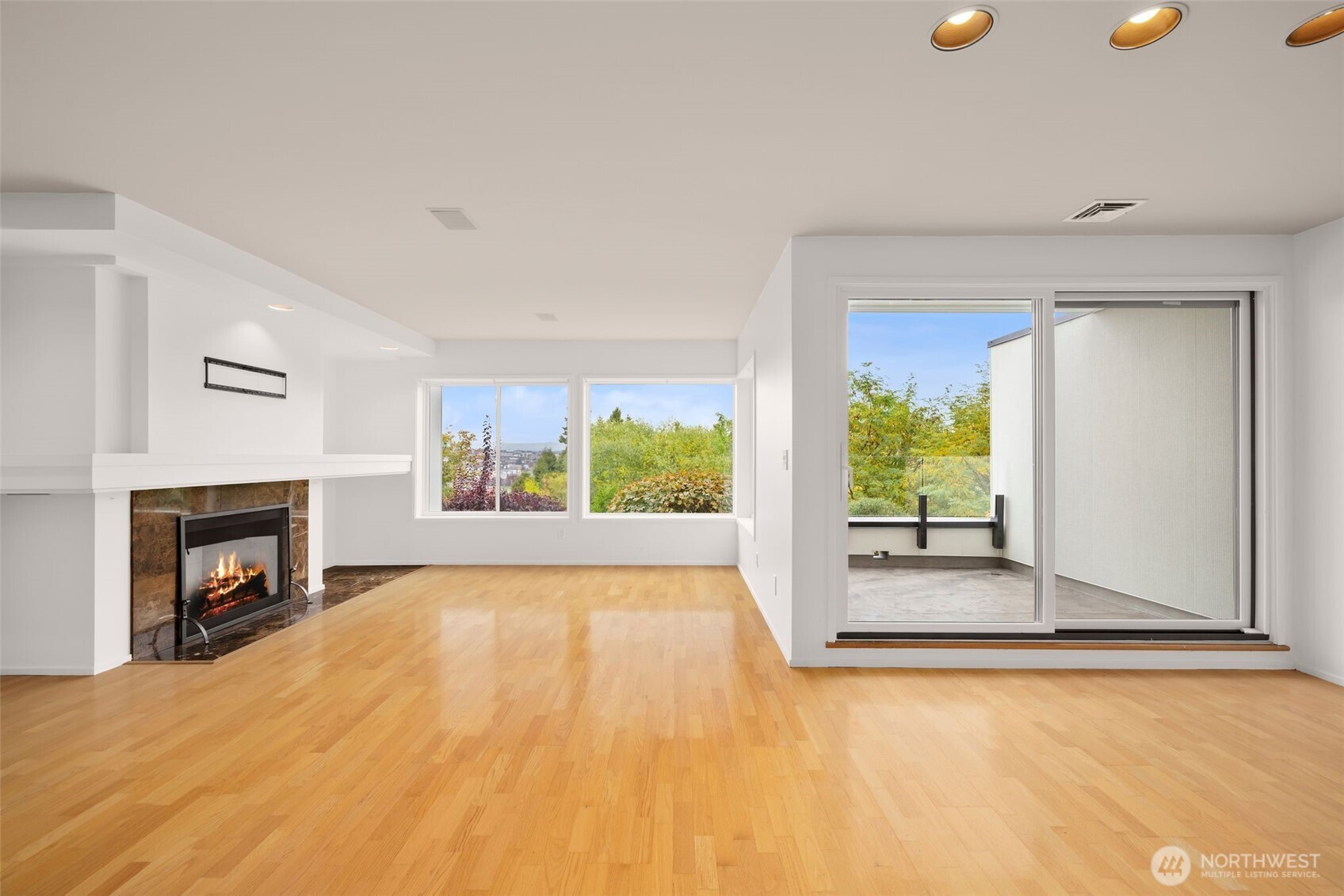 2410 Aurora Avenue N 105