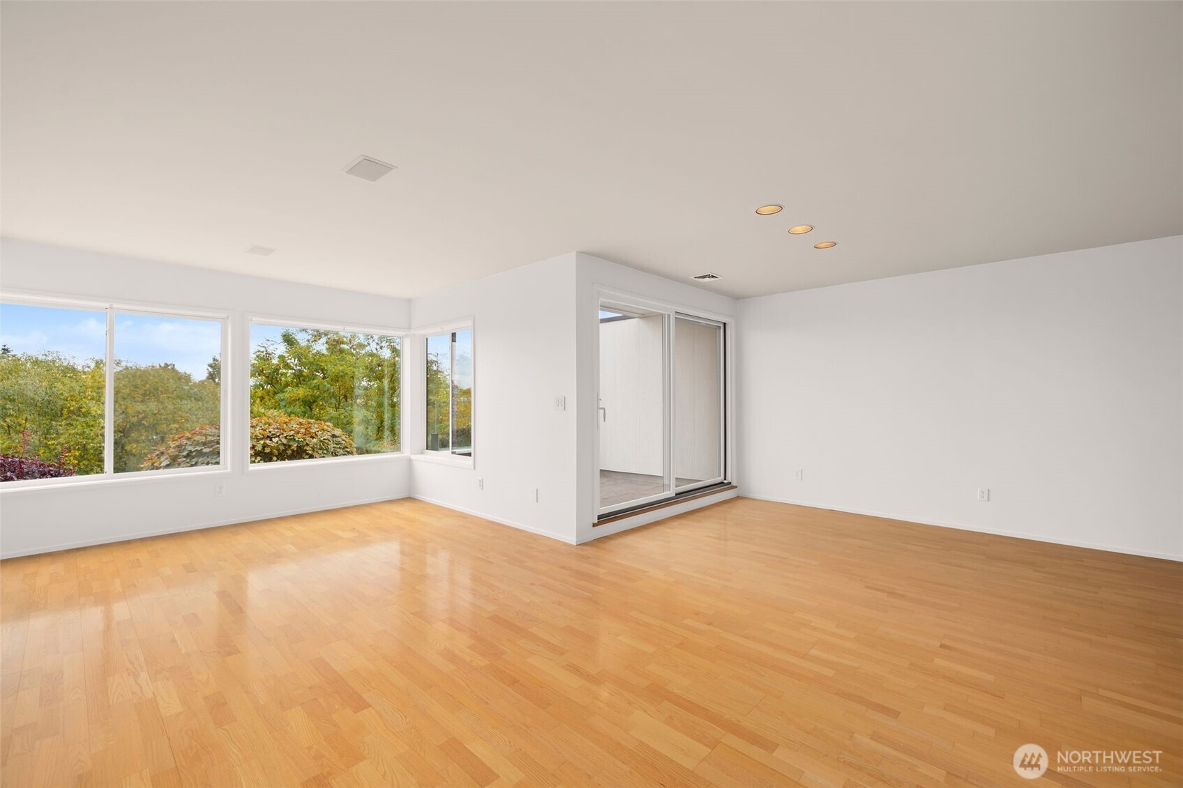 2410 Aurora Avenue N 105