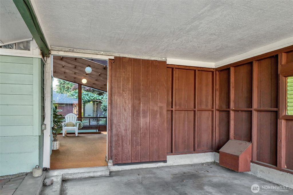 Photo of 502 E Grover Street, Lynden, WA 98264 (MLS # 2555373)