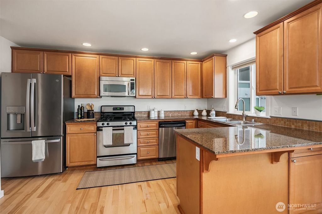 Photo of 224 26th Avenue E #B, Seattle, WA 98112 (MLS # 2388937)