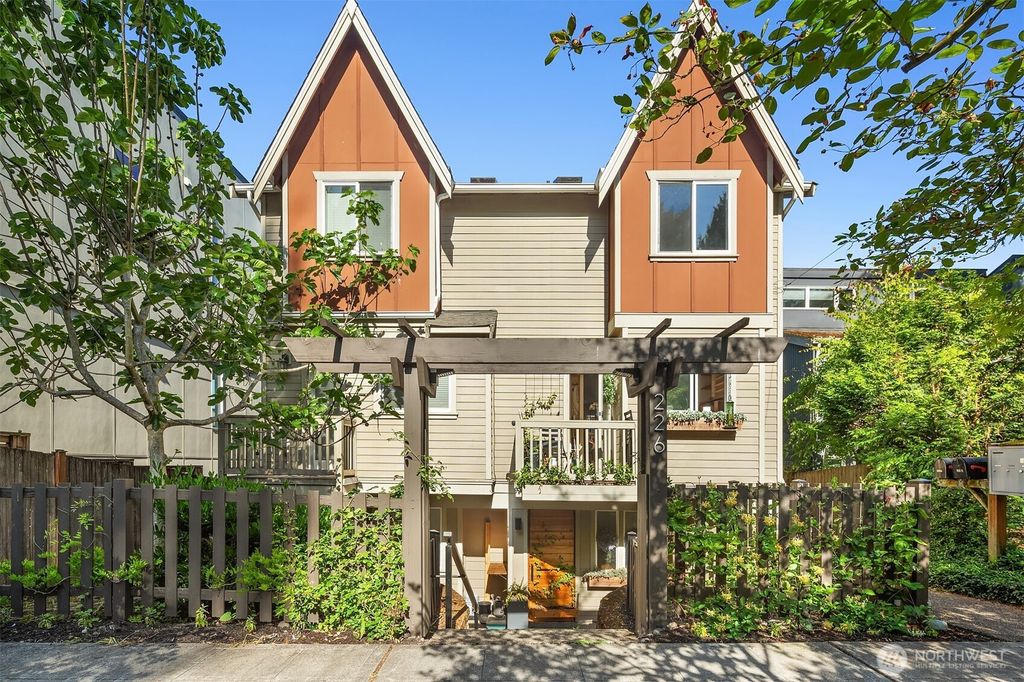 Photo of 224 26th Avenue E #B, Seattle, WA 98112 (MLS # 2388937)