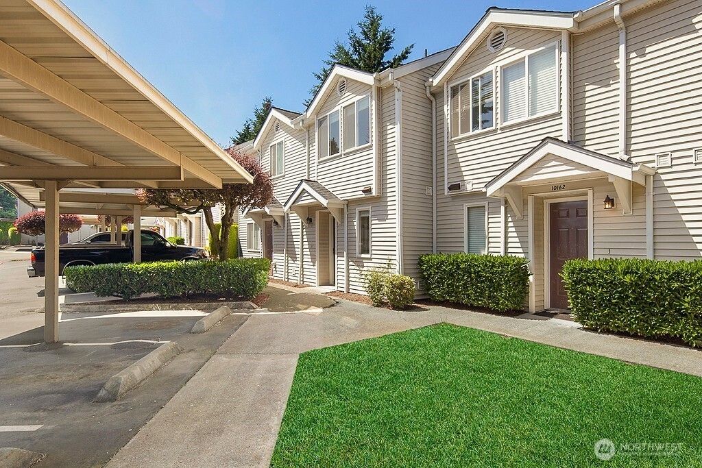 Photo of 10160 NE 137th Place #10160, Kirkland, WA 98034 (MLS # 2460524)