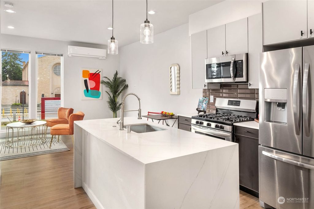 Photo of 9464 20th Avenue SW, Seattle, WA 98106 (MLS # 2322874)