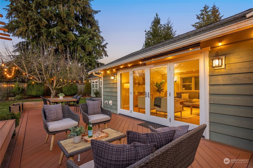 Photo of 842 NE 151st Street, Shoreline, WA 98155 (MLS # 2323371)
