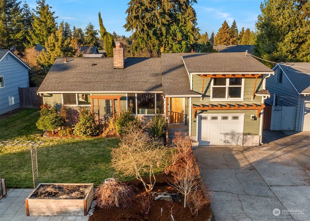 Photo of 842 NE 151st Street, Shoreline, WA 98155 (MLS # 2323371)