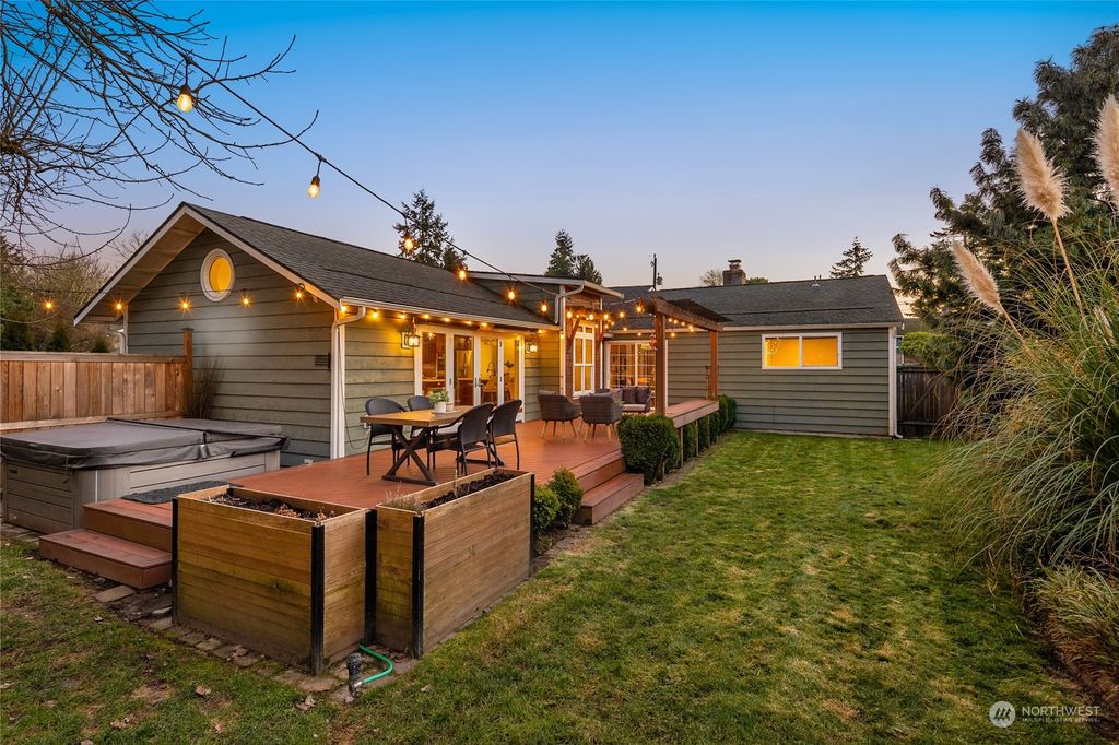 Photo of 842 NE 151st Street, Shoreline, WA 98155 (MLS # 2323371)