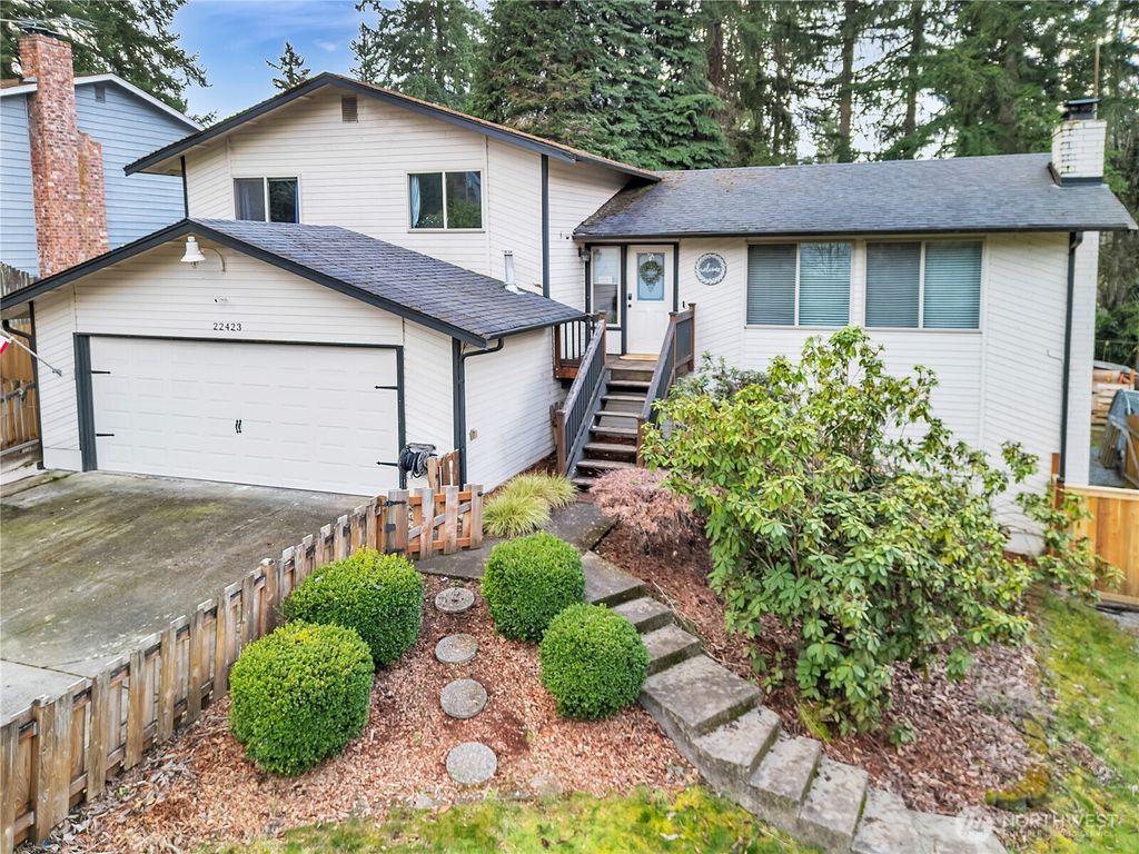 Photo of 22423 SE 321st Street, Kent, WA 98042 (MLS # 2484757)