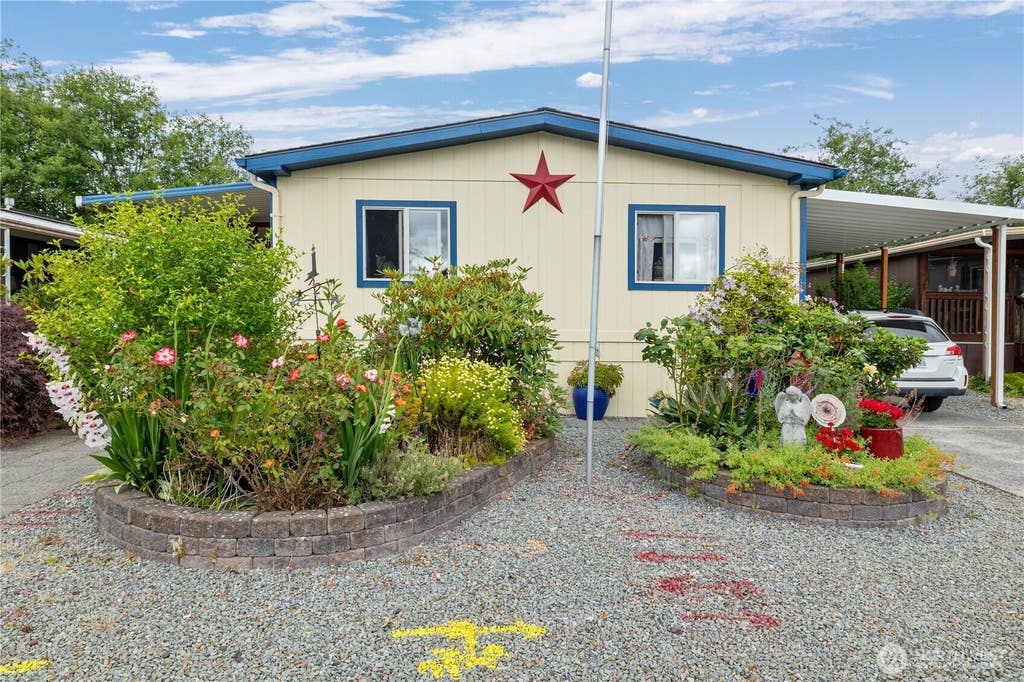 Photo of 2725 E Fir St ST #72, Mount Vernon, WA 98273 (MLS # 2551138)