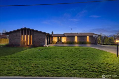 Photo of 1319 Barleen Drive, Walla Walla, WA 99362 (MLS # 2497980)