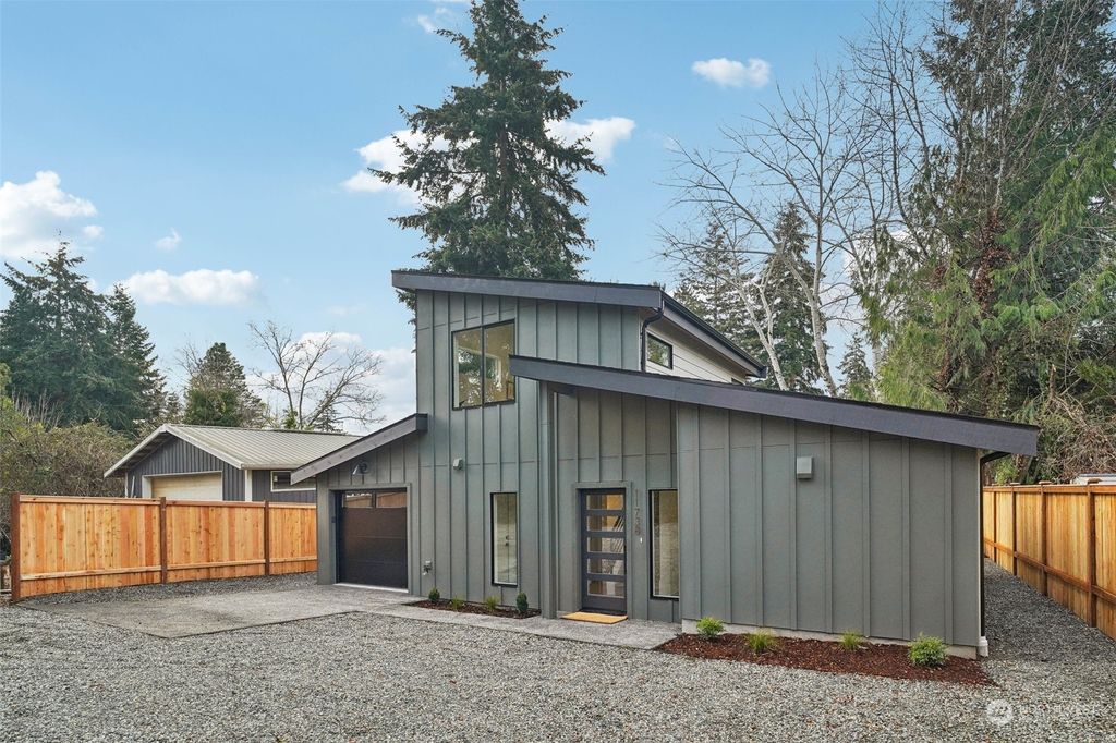Photo of 11738 38th Avenue NE, Seattle, WA 98125 (MLS # 2317172)