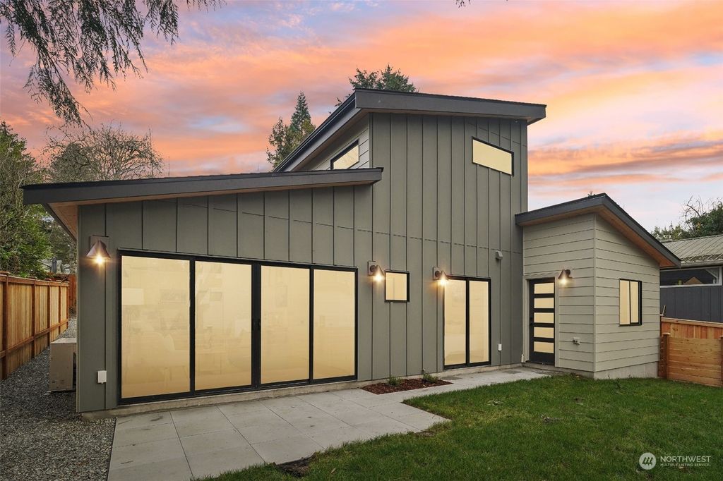 Photo of 11738 38th Avenue NE, Seattle, WA 98125 (MLS # 2317172)