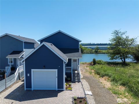 Photo of 345 Island Lane, Raymond, WA 98577 (MLS # 2381965)