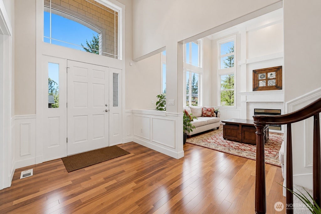 Photo of 24121 NE 1st Place, Sammamish, WA 98074 (MLS # 2576045)