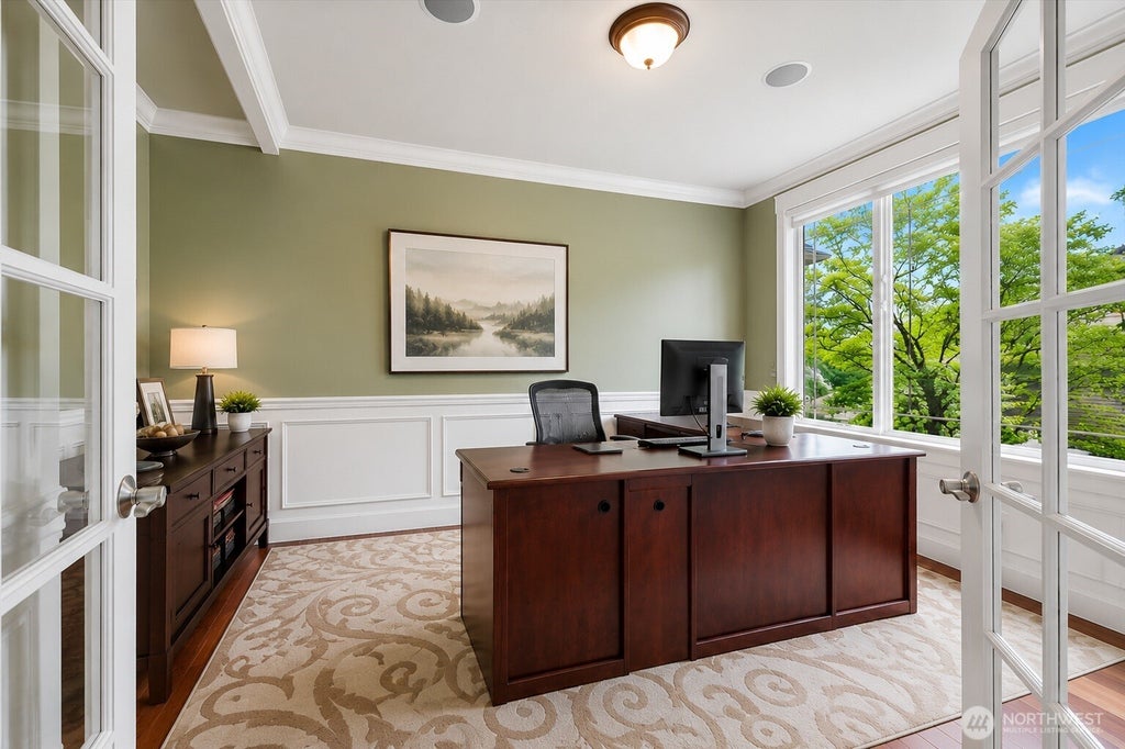 Photo of 24121 NE 1st Place, Sammamish, WA 98074 (MLS # 2576045)